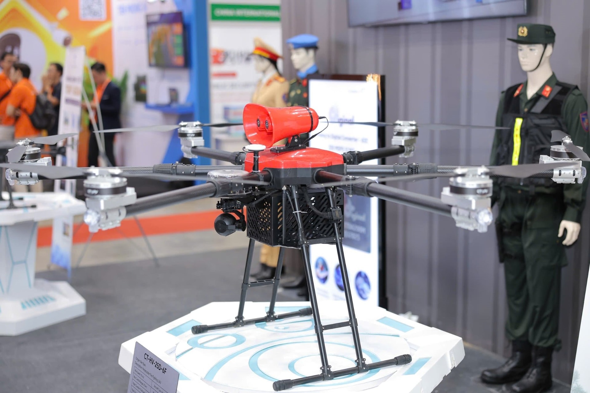 DN được Thủ tướng khen vì xuất khẩu 5.000 UAV vừa phô diễn loạt siêu phẩm mới, tải trọng tới 200kg - Ảnh 2