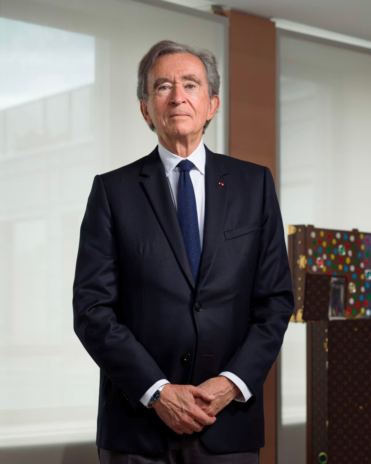 Một tỷ phú tự sát, lao đầu vào tàu hỏa vì liên quan đến vụ án lừa đảo 15 tỷ USD, người từng giàu nhất thế giới có liên quan - Ảnh 1