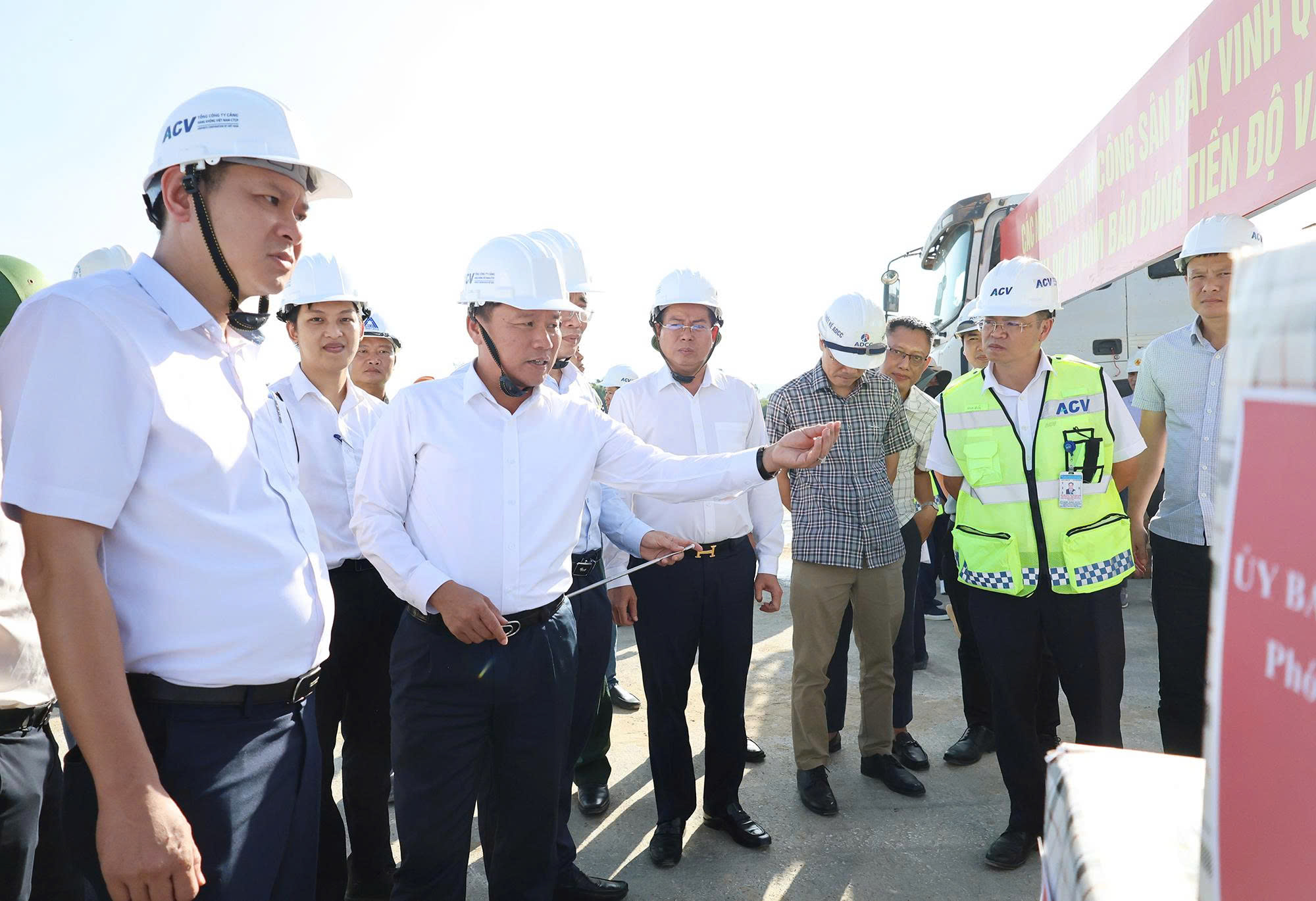 Nghệ An: Đẩy nhanh tiến độ các dự án tại Cảng hàng không quốc tế Vinh - Ảnh 4