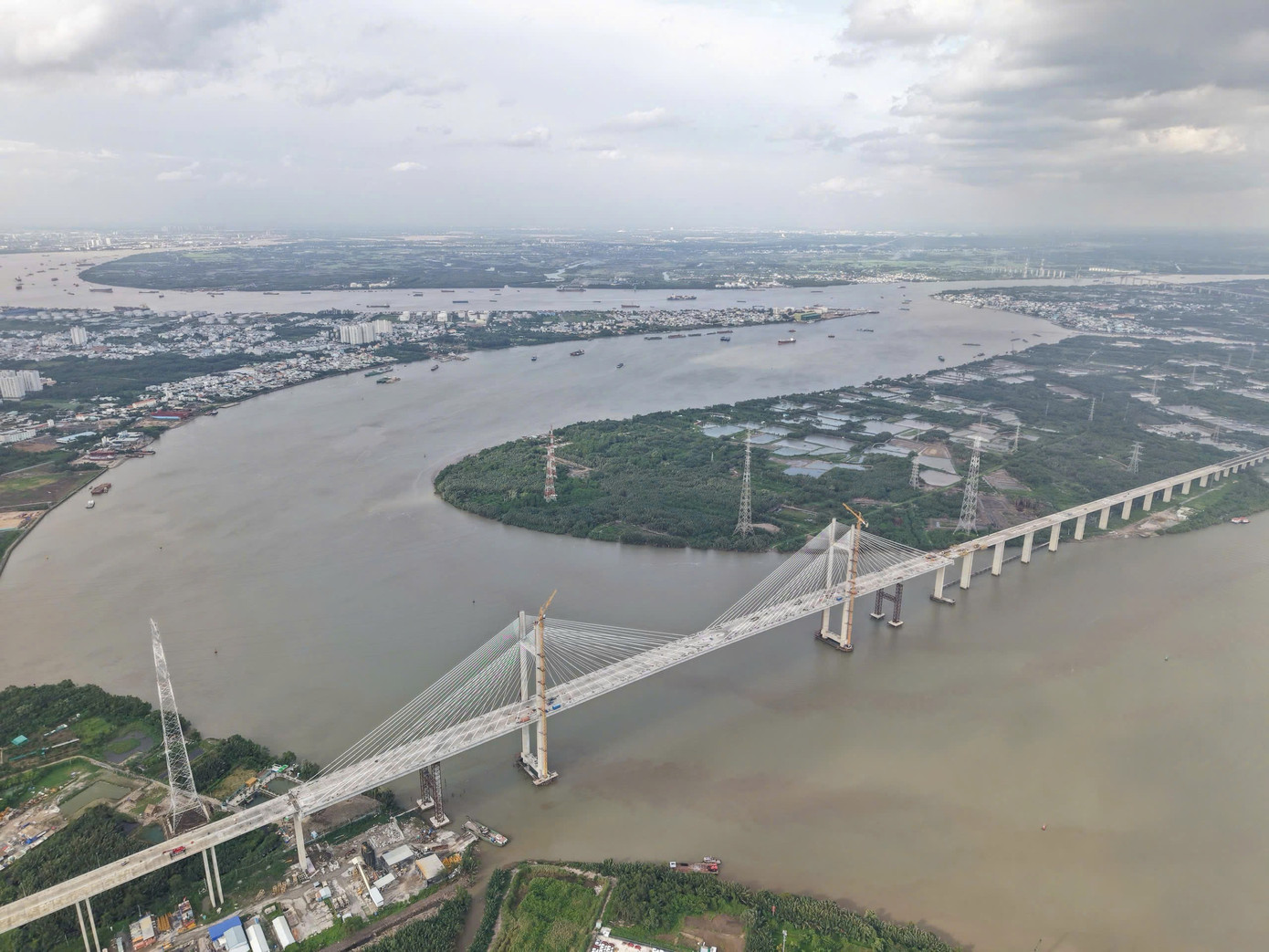 Lộ diện cầu 2.800 tỷ trên cao tốc Bến Lức - Long Thành sắp về đích - Ảnh 1