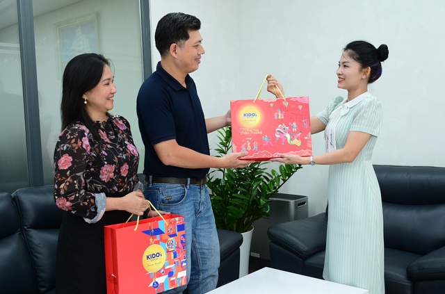 Doanh nghiệp tặng quà Trung thu sớm, đón “sóng kép” từ mùa tri ân - Ảnh 3