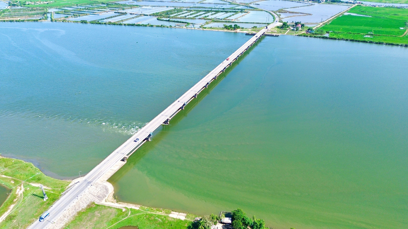 Vì sao Huế điều chỉnh thời gian sửa chữa đập ngăn mặn giữ ngọt lớn nhất Đông Nam Á? - Ảnh 4