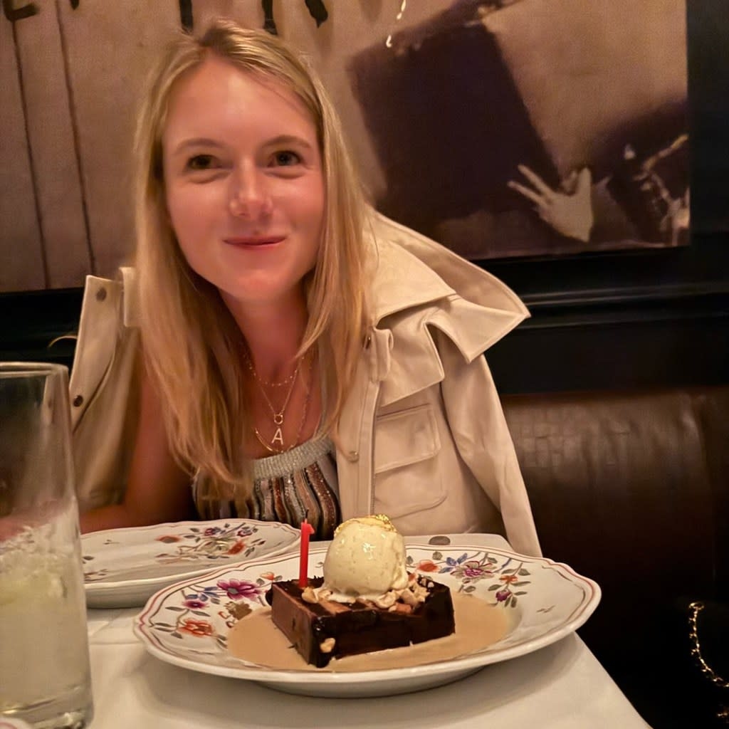 Danh tính bảo mẫu khiến con trai tỷ phú Mỹ bỏ vợ và 4 con: Từng là sinh viên đến làm thêm, ở chung nhà - Ảnh 2