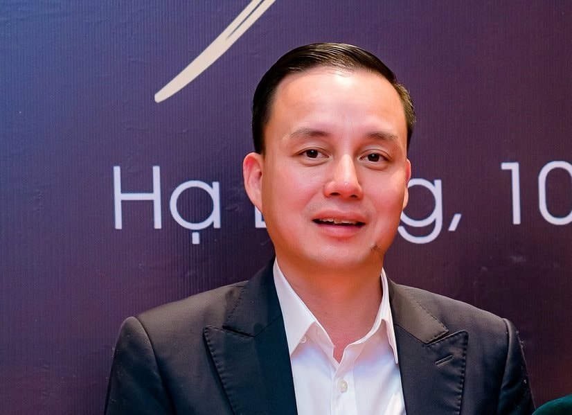 Chủ khách sạn hỗ trợ gia đình nạn nhân vụ lật tàu ở Hạ Long xúc động: "Hàng trăm người tìm đến trong đêm" - Ảnh 2