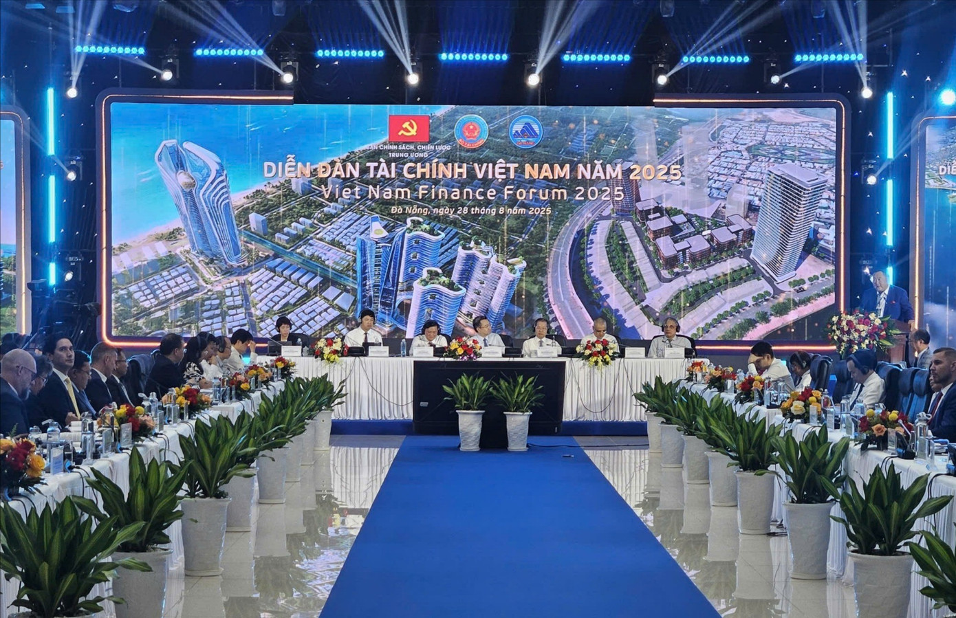 Phân vai Trung tâm Tài chính quốc tế tại TPHCM và Đà Nẵng thế nào? - Ảnh 2