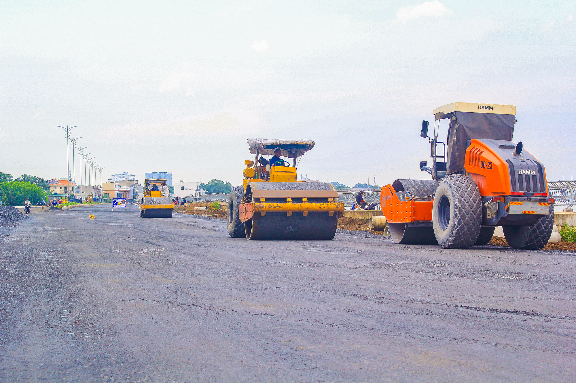 Ngắm đường ven sông trị giá gần 2.000 tỷ sắp thông xe: Cách TP.HCM một cây cầu, đẩy giá đất lên đến 200 triệu đồng/m2 - Ảnh 5