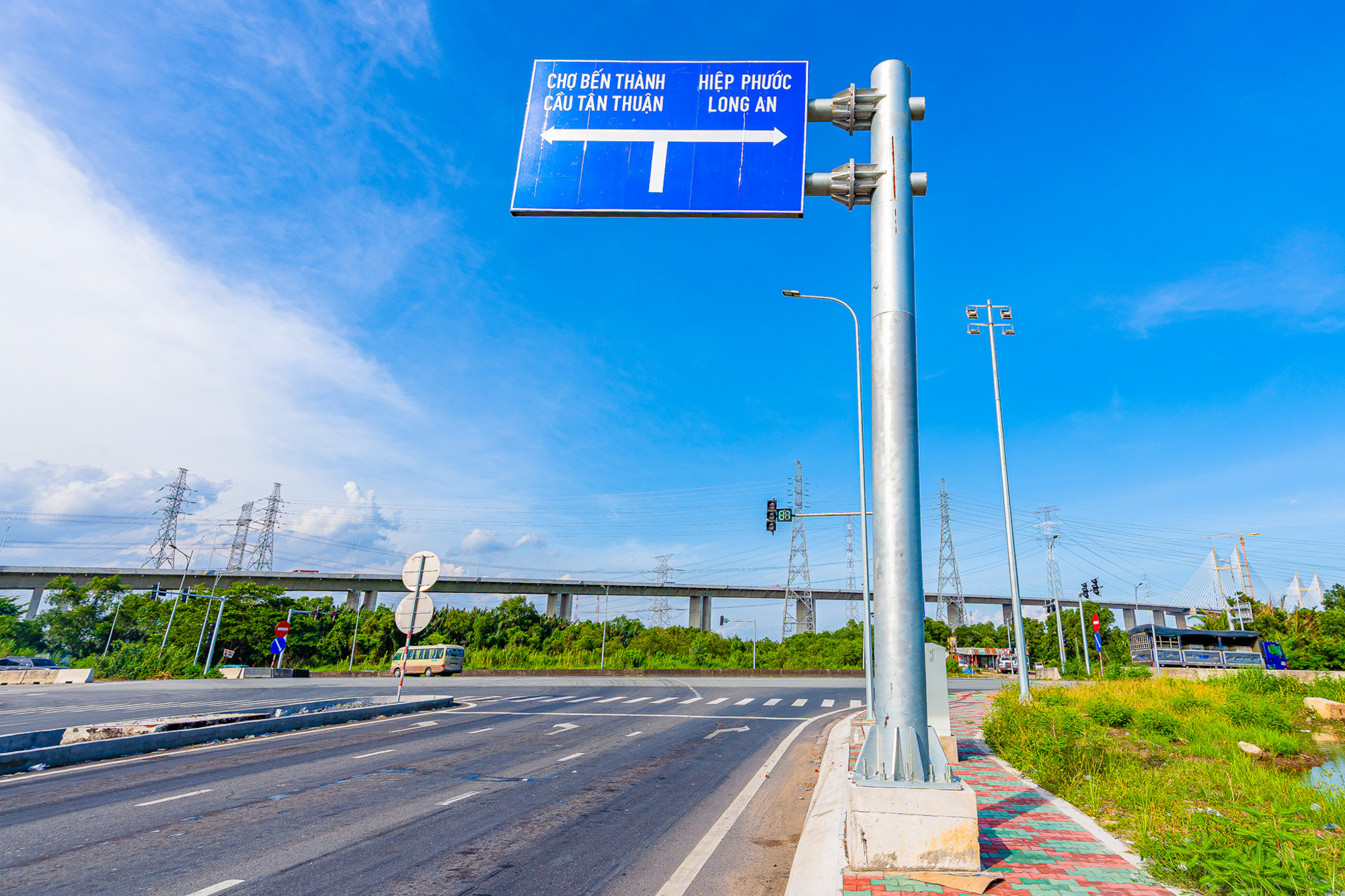 Ngắm cầu dây văng cao nhất Việt Nam sắp thông xe, siêu dự án 9 tỷ USD của tỷ phú Phạm Nhật Vượng được hưởng lợi - Ảnh 5