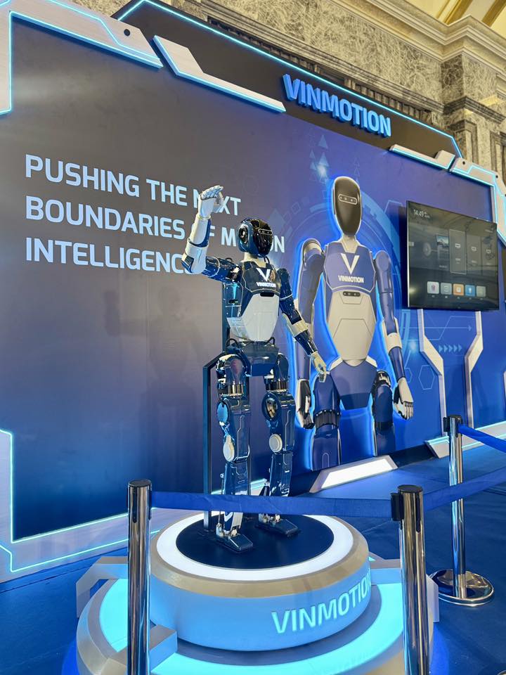 Robot hình người 'Made in Vietnam' của tỷ phú Phạm Nhật Vượng xuất hiện thực tế, nhảy chào mừng sinh nhật Tập đoàn Vingroup - Ảnh 3