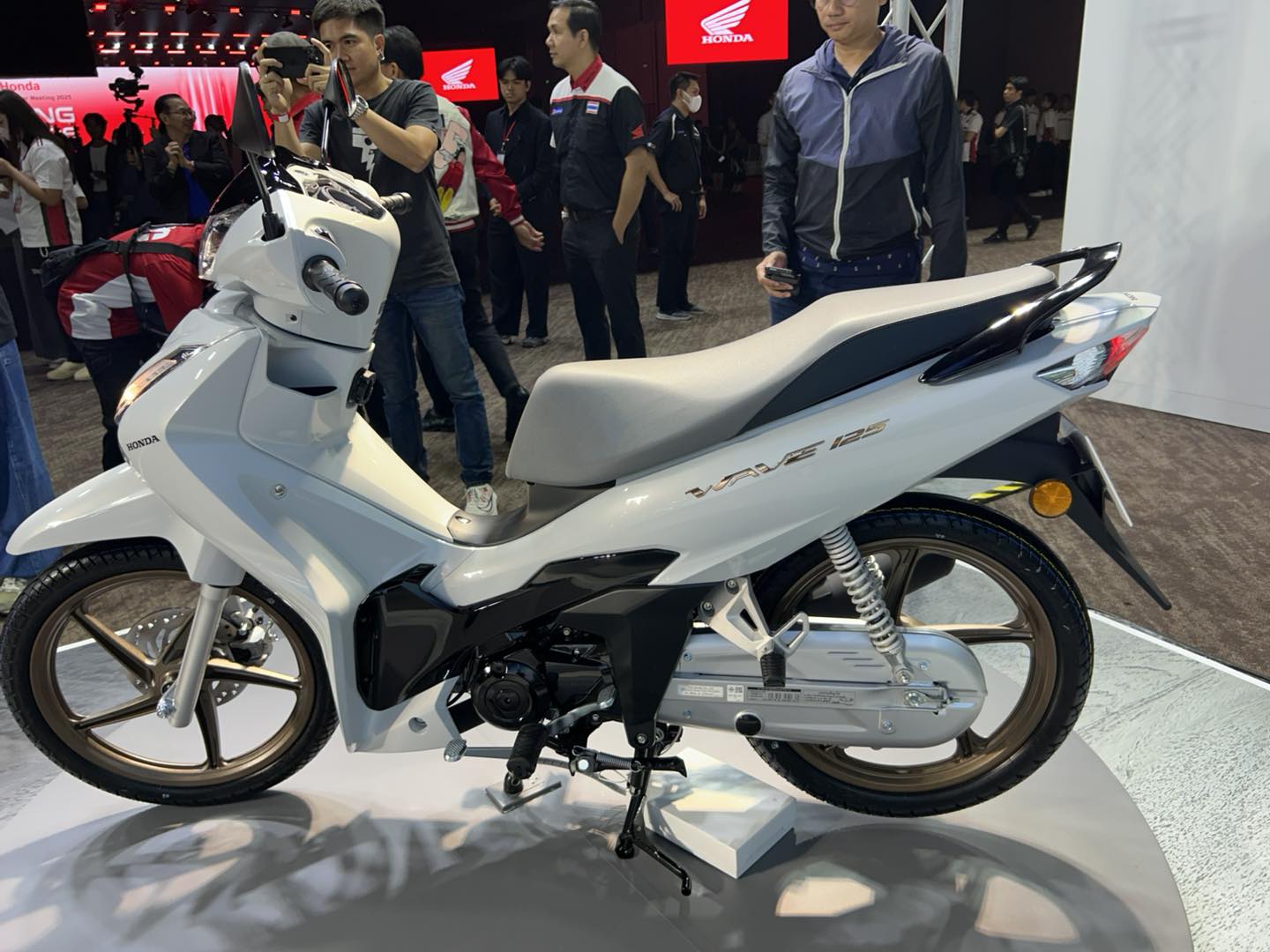 Ra mắt Honda Wave 125 đời mới: Có khóa thông minh, phanh "một được hai", siêu tiết kiệm xăng 71,4km/lít - Ảnh 10