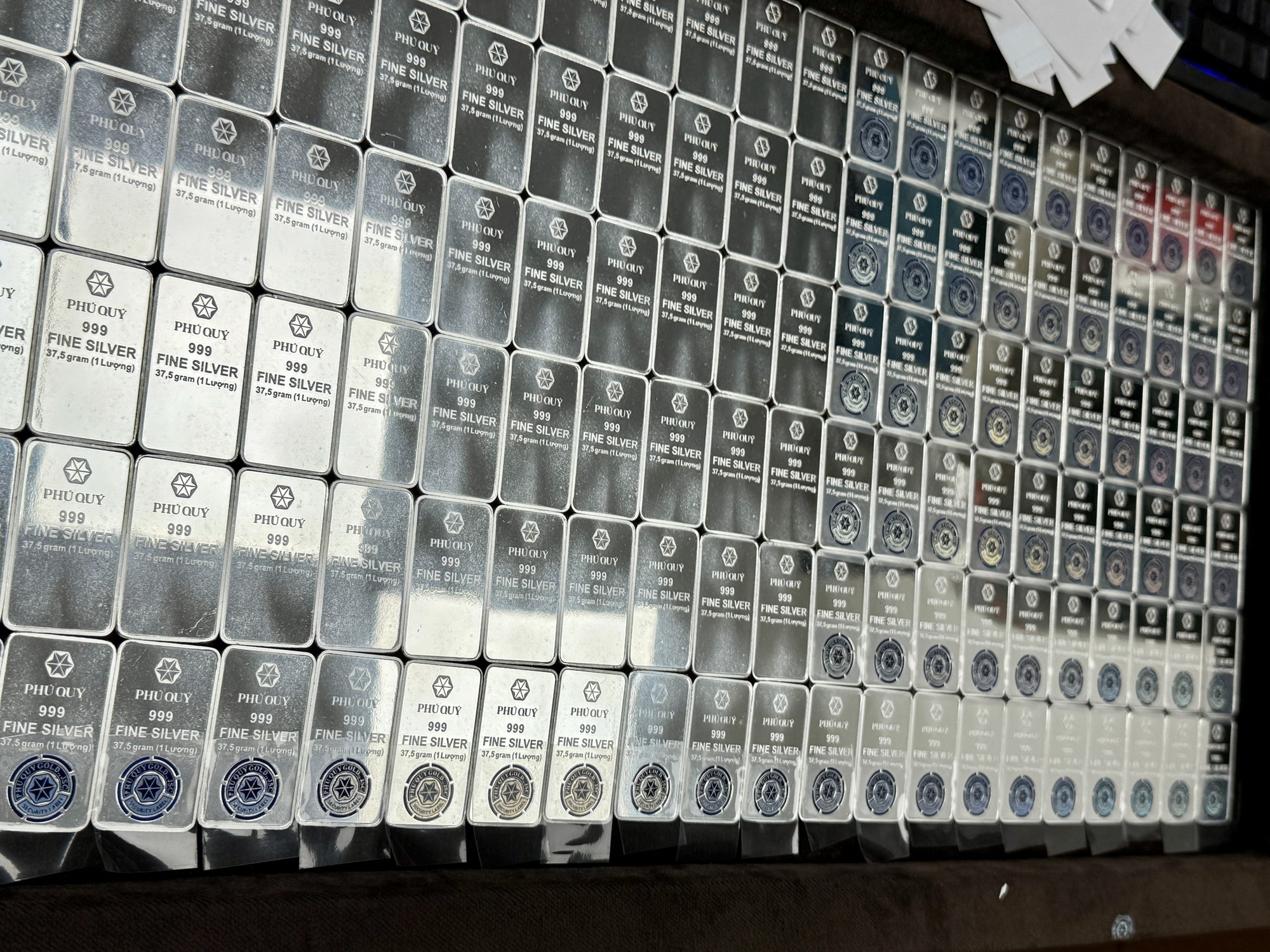 Giá bạc biến động nhẹ phiên đầu tuần - Ảnh 1