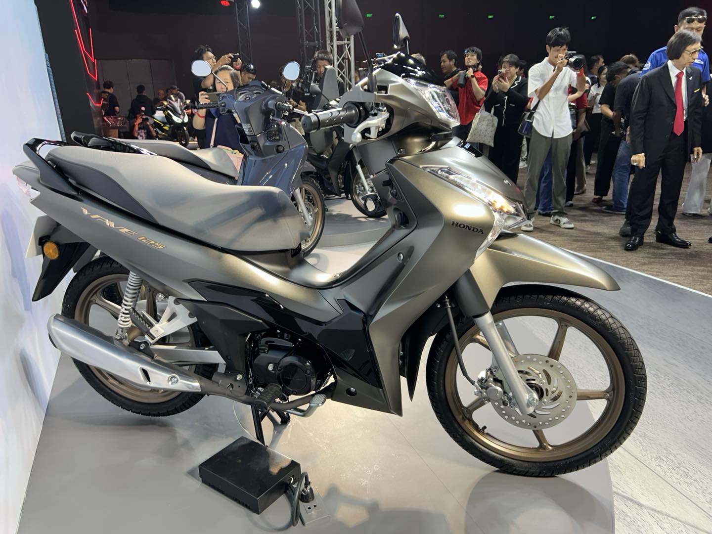 Ra mắt Honda Wave 125 đời mới: Có khóa thông minh, phanh "một được hai", siêu tiết kiệm xăng 71,4km/lít - Ảnh 11