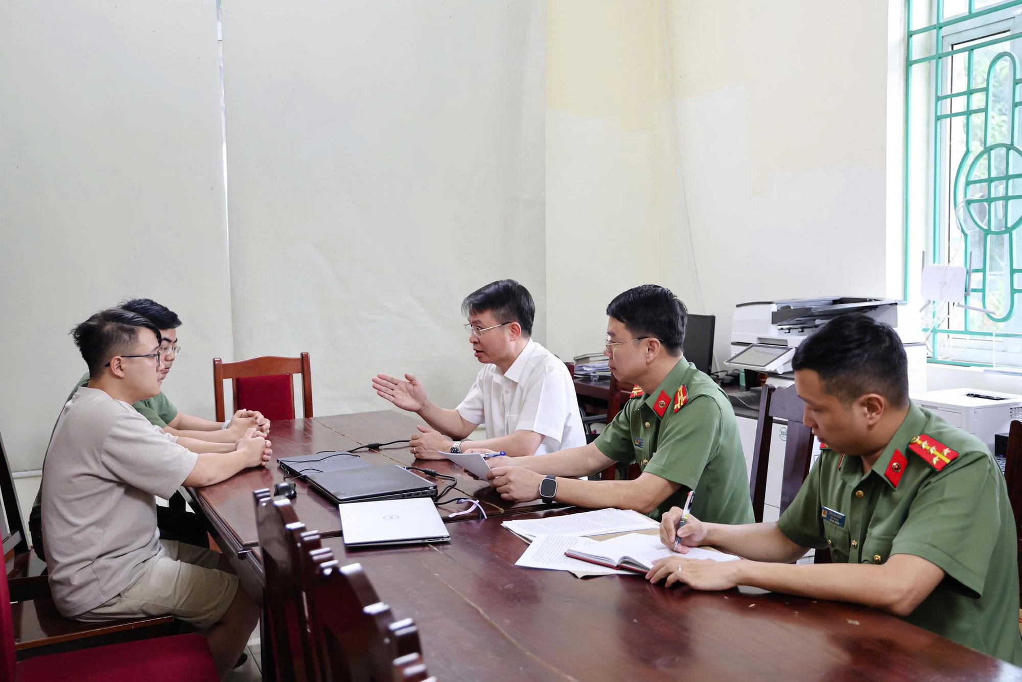 Đập tan tổ chức lừa đảo xuyên quốc gia quy mô hàng tỷ USD, tóm gọn 'ông trùm' Nguyễn Văn Hạ - Ảnh 3