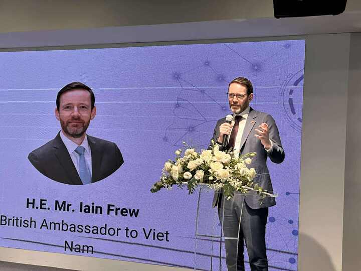 Đại sứ Anh tiết lộ bí quyết để Việt Nam 'thắng' trong ngành bán dẫn giá trị cao - Ảnh 1