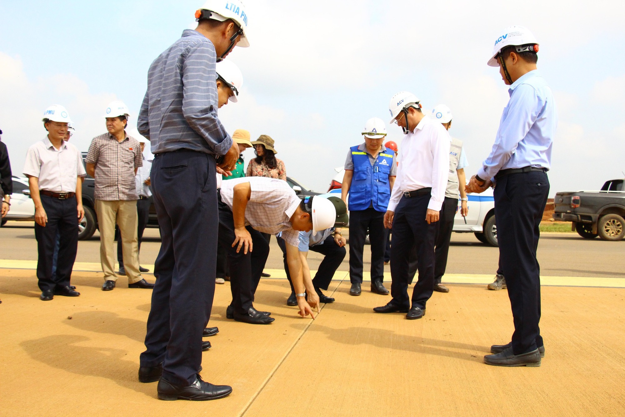 'Thần tốc' thi công, đường băng sân bay 16 tỷ USD về đích sớm, sẵn sàng đưa Việt Nam vào kỷ nguyên mới - Ảnh 5