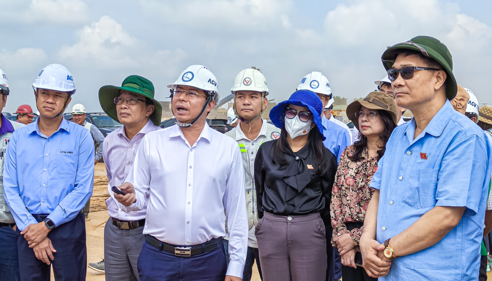 'Thần tốc' thi công, đường băng sân bay 16 tỷ USD về đích sớm, sẵn sàng đưa Việt Nam vào kỷ nguyên mới - Ảnh 4