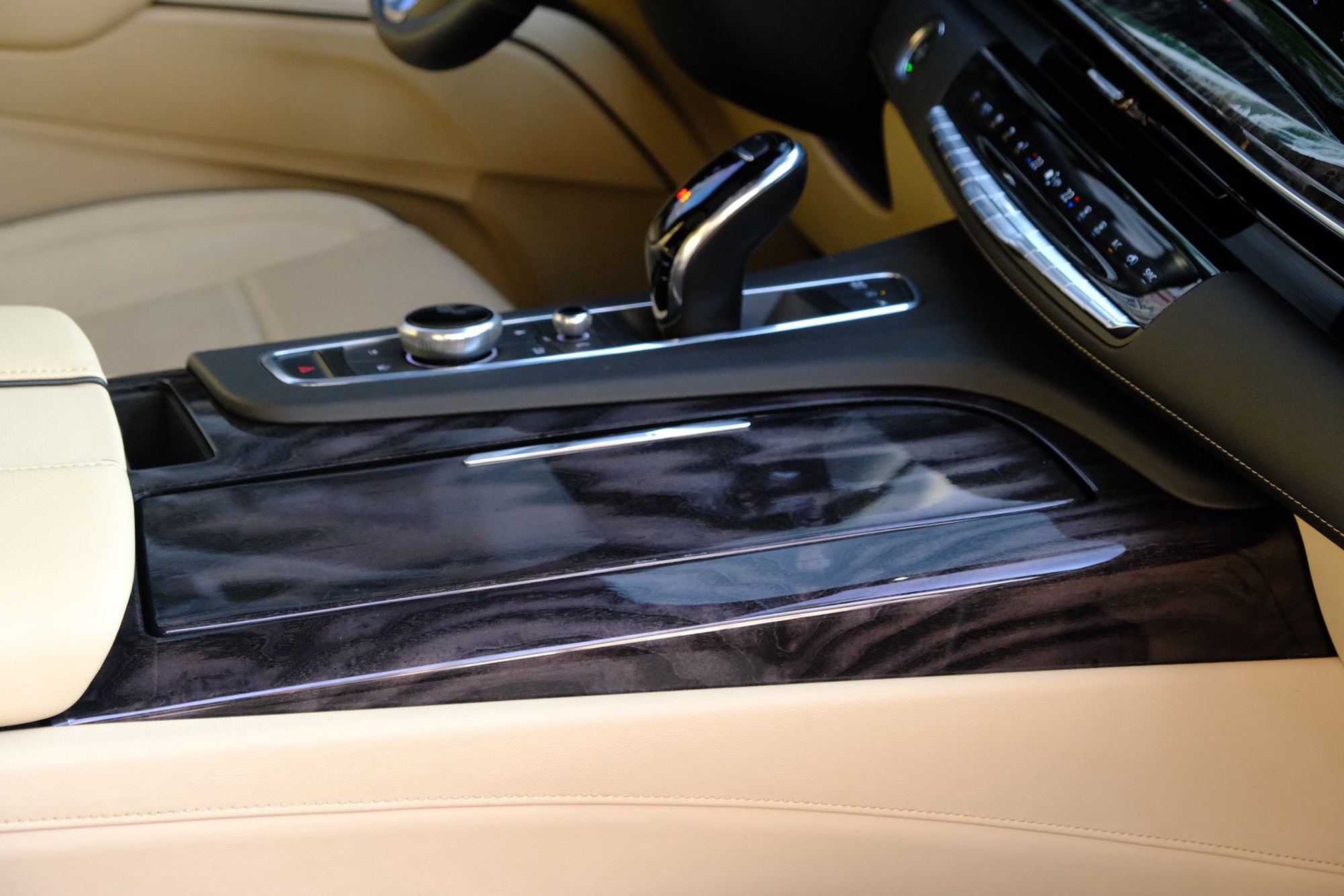 Xe Mỹ cực hiếm ở Việt Nam vừa rao bán: Chung động cơ VinFast President, đồng hồ hé lộ mức ăn xăng khủng - Ảnh 12