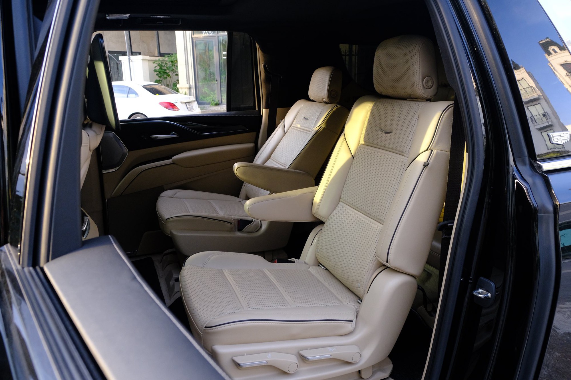 Xe Mỹ cực hiếm ở Việt Nam vừa rao bán: Chung động cơ VinFast President, đồng hồ hé lộ mức ăn xăng khủng - Ảnh 8