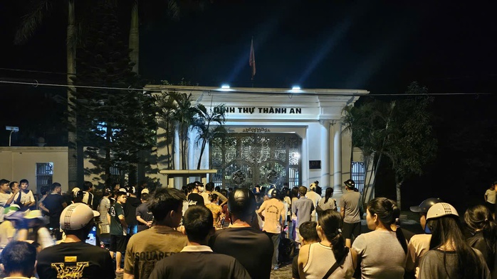 Ảnh khám xét dinh thự và nơi làm việc của "bầu Đoan" - Ảnh 3