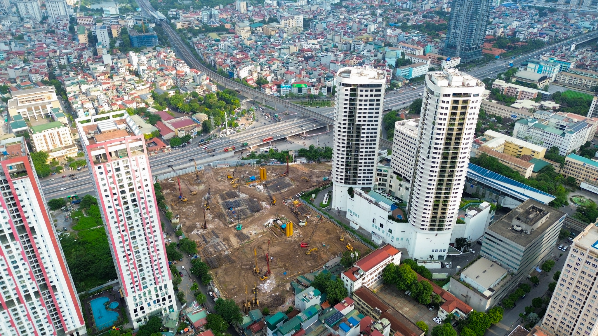 Quá nhanh: Khu đất 3 mặt tiền ở Hà Nội bỏ hoang nhiều năm lập tức thành đại công trường khi sang tay Sun Group - Ảnh 6