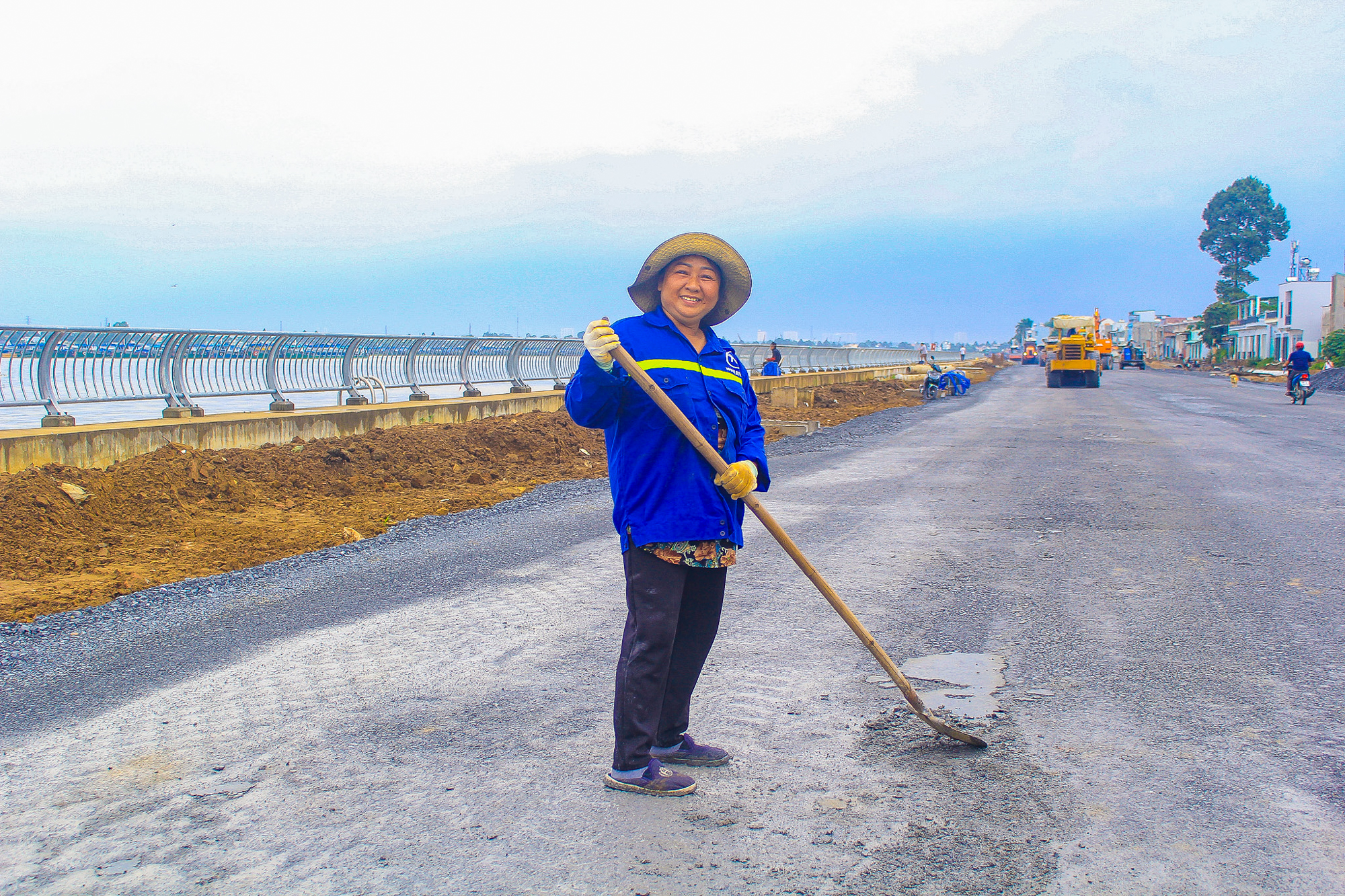 Ngắm đường ven sông trị giá gần 2.000 tỷ sắp thông xe: Cách TP.HCM một cây cầu, đẩy giá đất lên đến 200 triệu đồng/m2 - Ảnh 6