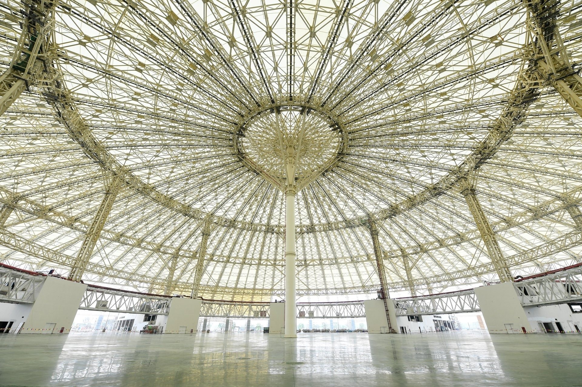 1.000 công nhân Việt Nam thần tốc dựng mái vòm thép 24.000 tấn lớn nhất hành tinh trong 5 tháng: Doanh nghiệp nào đứng sau? - Ảnh 3