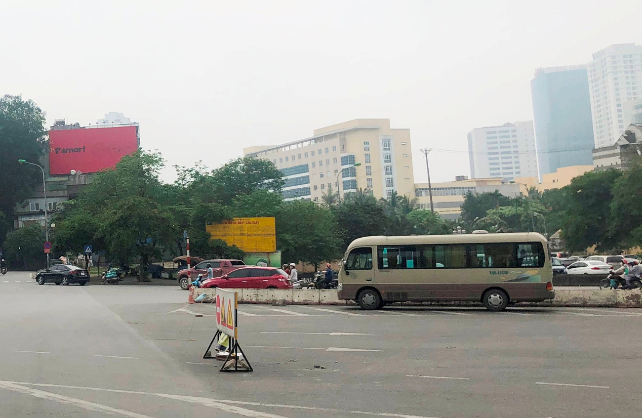 Hà Nội: 4 vị trí khu vực cấm xe máy xăng dự kiến làm bãi đỗ, trạm sạc xe điện - Ảnh 6