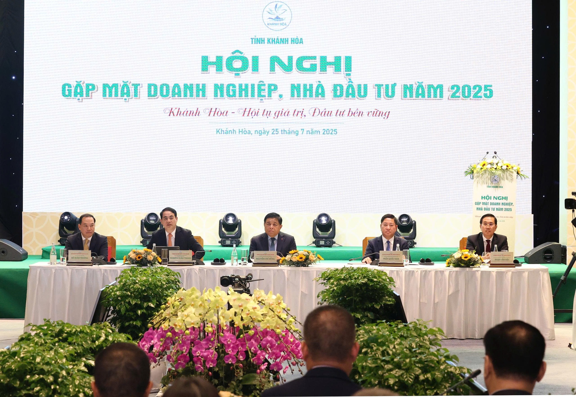 Khánh Hoà thiết kế loạt mô hình ưu đãi, sẵn sàng mở “cánh cửa vàng” hút nhà đầu tư - Ảnh 1