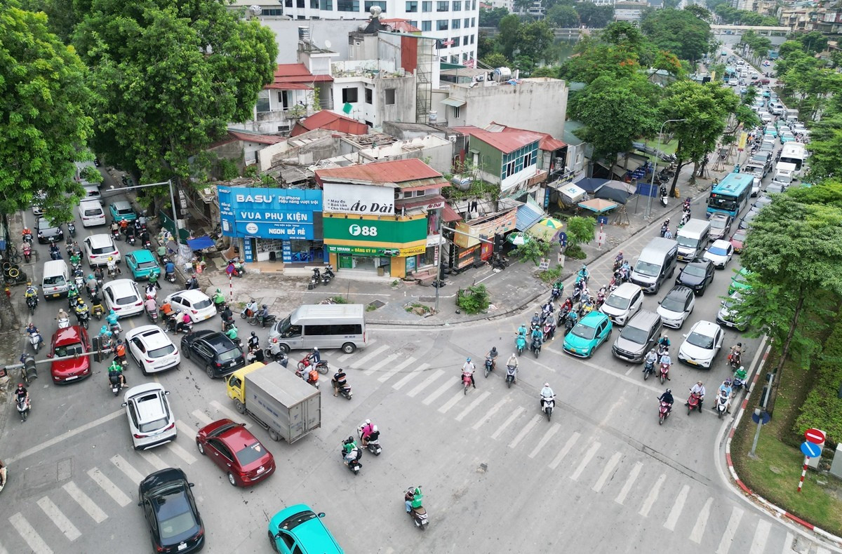 Cận cảnh các nút giao được xác định là 'cửa' kiểm soát xe máy xăng tại Hà Nội - Ảnh 4