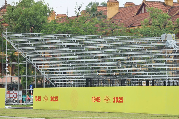 Cận cảnh khán đài 30.000 chỗ ngồi tại Quảng trường Ba Đình phục vụ đại lễ Quốc khánh 2-9 - Ảnh 4