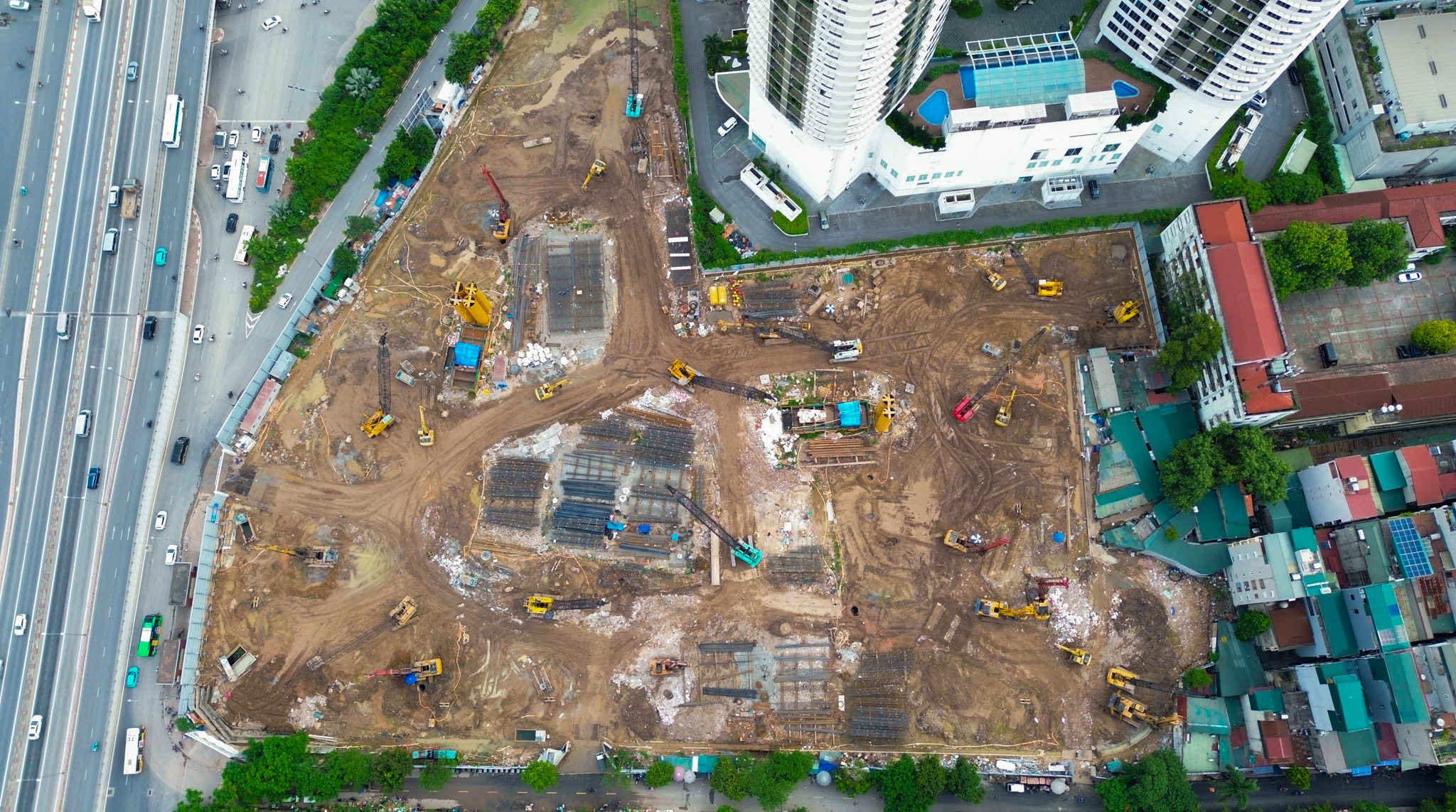 Quá nhanh: Khu đất 3 mặt tiền ở Hà Nội bỏ hoang nhiều năm lập tức thành đại công trường khi sang tay Sun Group - Ảnh 7