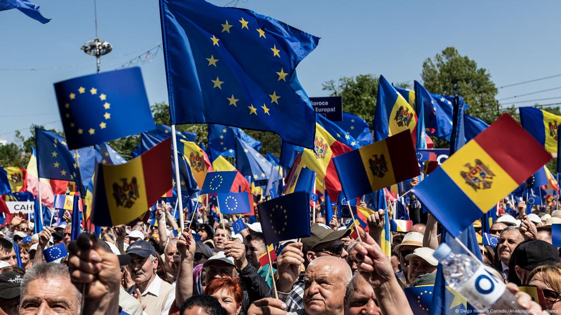 Nước giáp ranh Ukraine giằng co giữa giấc mơ EU và ‘cái bóng’ Nga: Lãnh đạo châu Âu đồng loạt xuất hiện - Ảnh 2