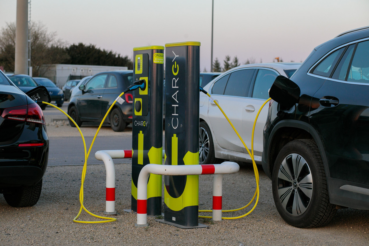 Châu Âu cán mốc một triệu điểm sạc xe điện - Ảnh 1