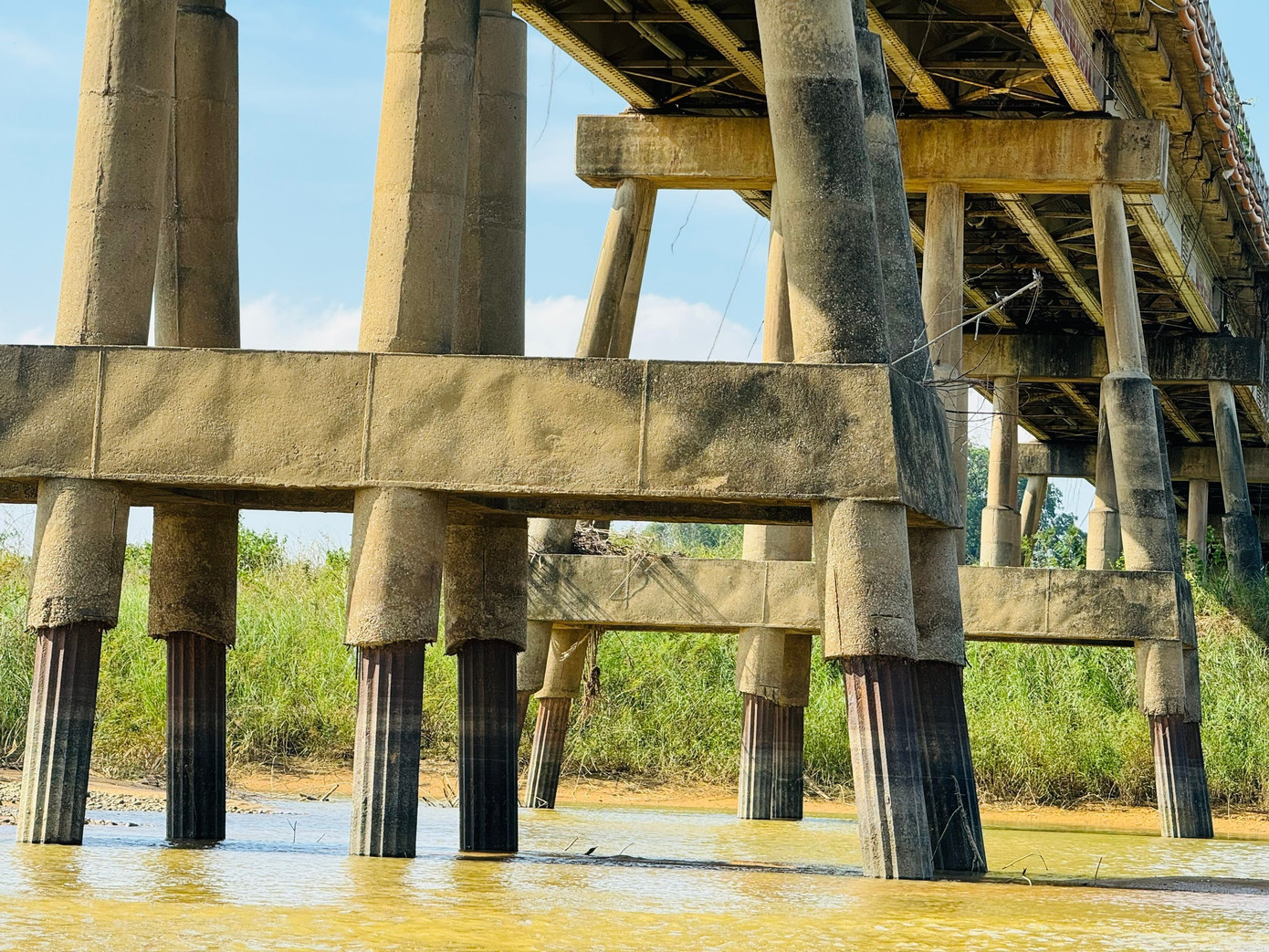 Cận cảnh cầu Trà Khúc 1 - biểu tượng 60 năm trước ngày được xây mới - Ảnh 10