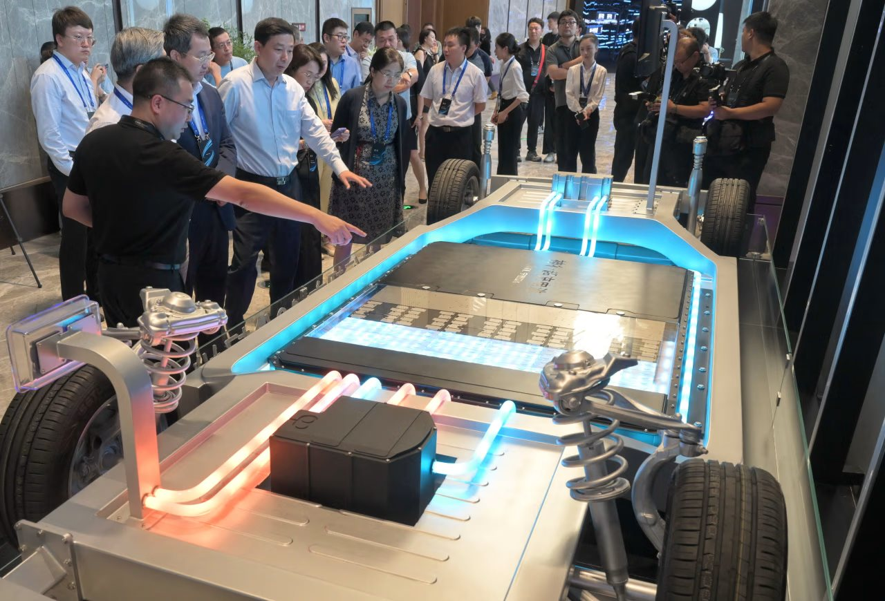 Cứ 3 xe điện thì có 1 xe dùng pin của vị tỷ phú này: Nhà sáng lập bí ẩn của hãng ắc quy lớn nhất thế giới, sống tối giản, rút kinh nghiệm từ Jack Ma - Ảnh 3