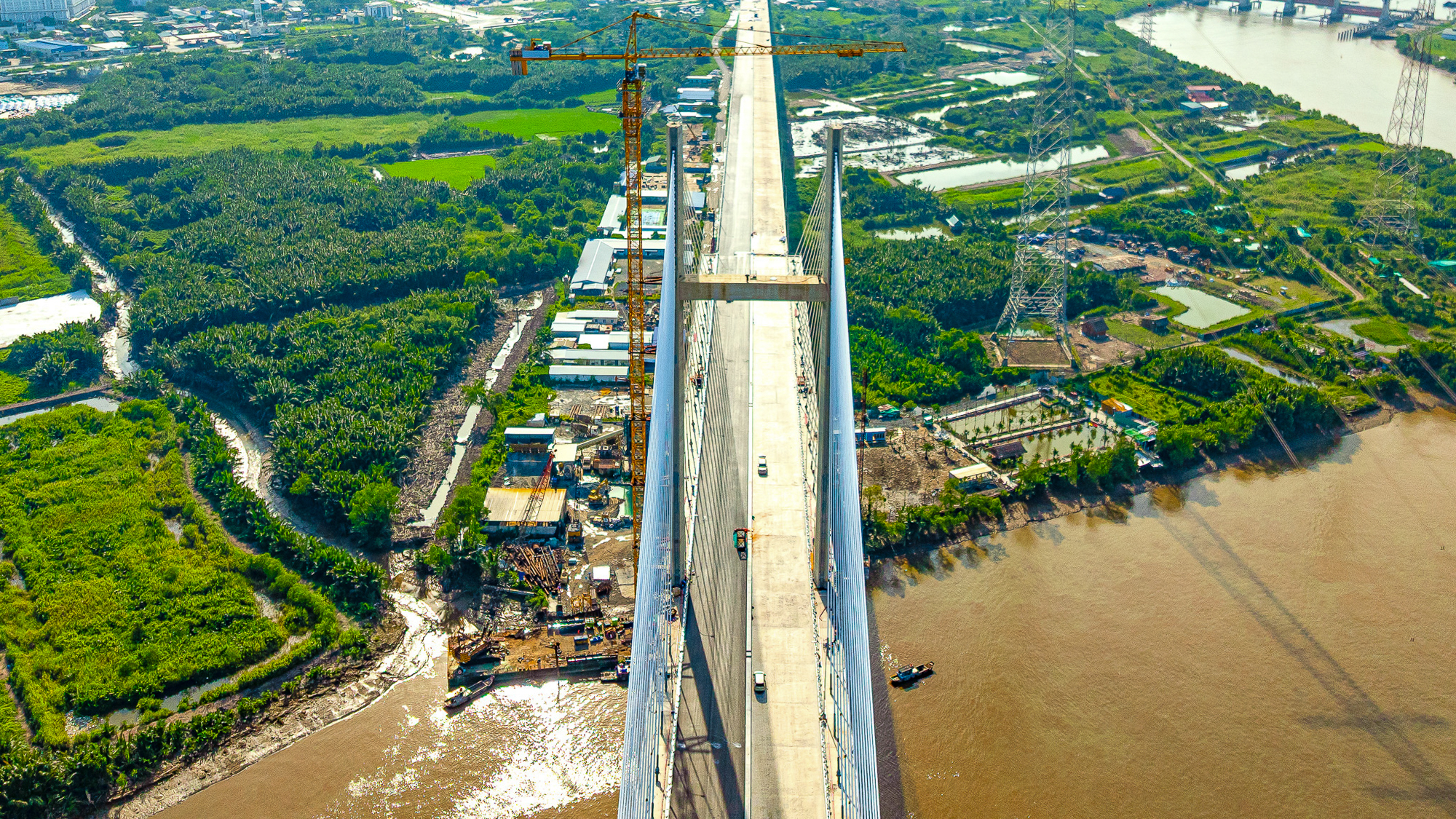 Ngắm cầu dây văng cao nhất Việt Nam sắp thông xe, siêu dự án 9 tỷ USD của tỷ phú Phạm Nhật Vượng được hưởng lợi - Ảnh 8