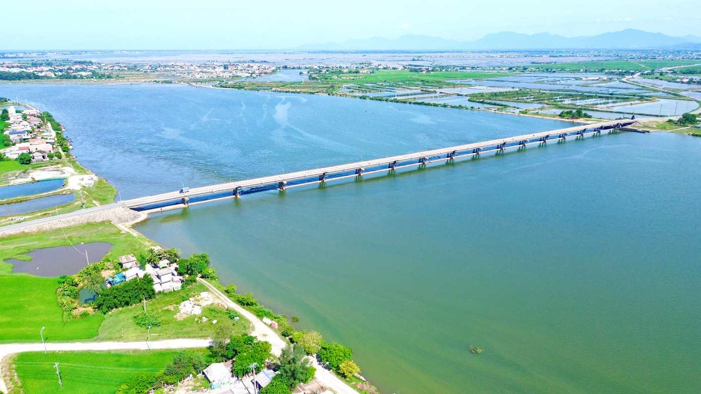 Vì sao Huế điều chỉnh thời gian sửa chữa đập ngăn mặn giữ ngọt lớn nhất Đông Nam Á? - Ảnh 9