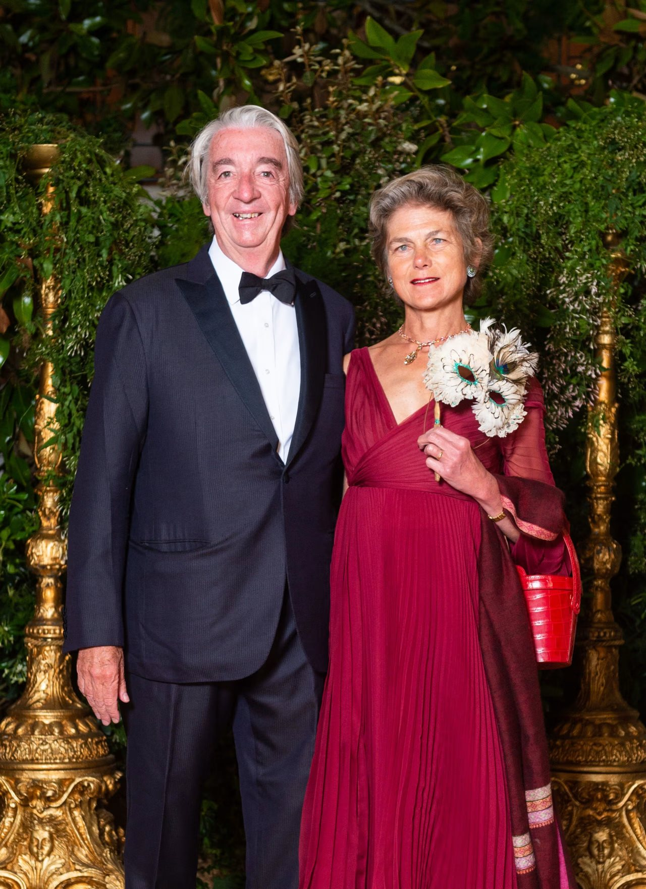 Một tỷ phú tự sát, lao đầu vào tàu hỏa vì liên quan đến vụ án lừa đảo 15 tỷ USD, người từng giàu nhất thế giới có liên quan - Ảnh 3