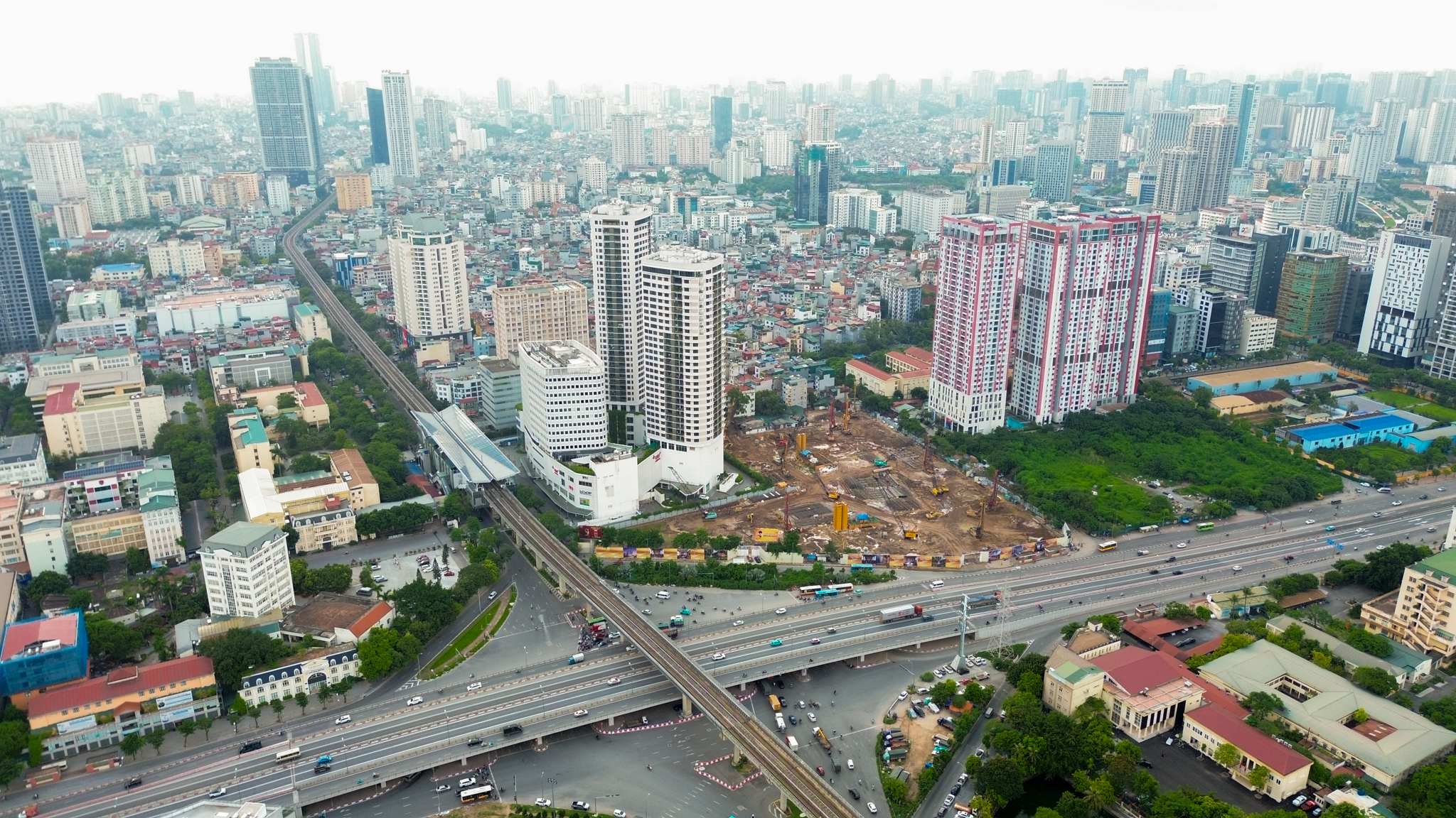 Quá nhanh: Khu đất 3 mặt tiền ở Hà Nội bỏ hoang nhiều năm lập tức thành đại công trường khi sang tay Sun Group - Ảnh 8