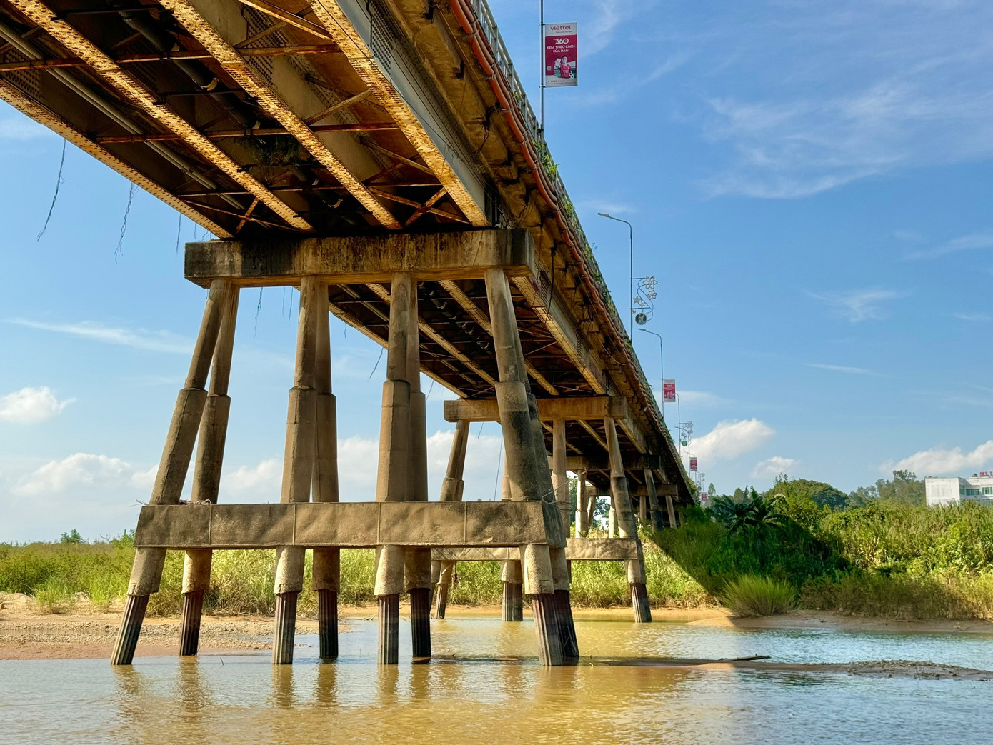 Cận cảnh cầu Trà Khúc 1 - biểu tượng 60 năm trước ngày được xây mới - Ảnh 9