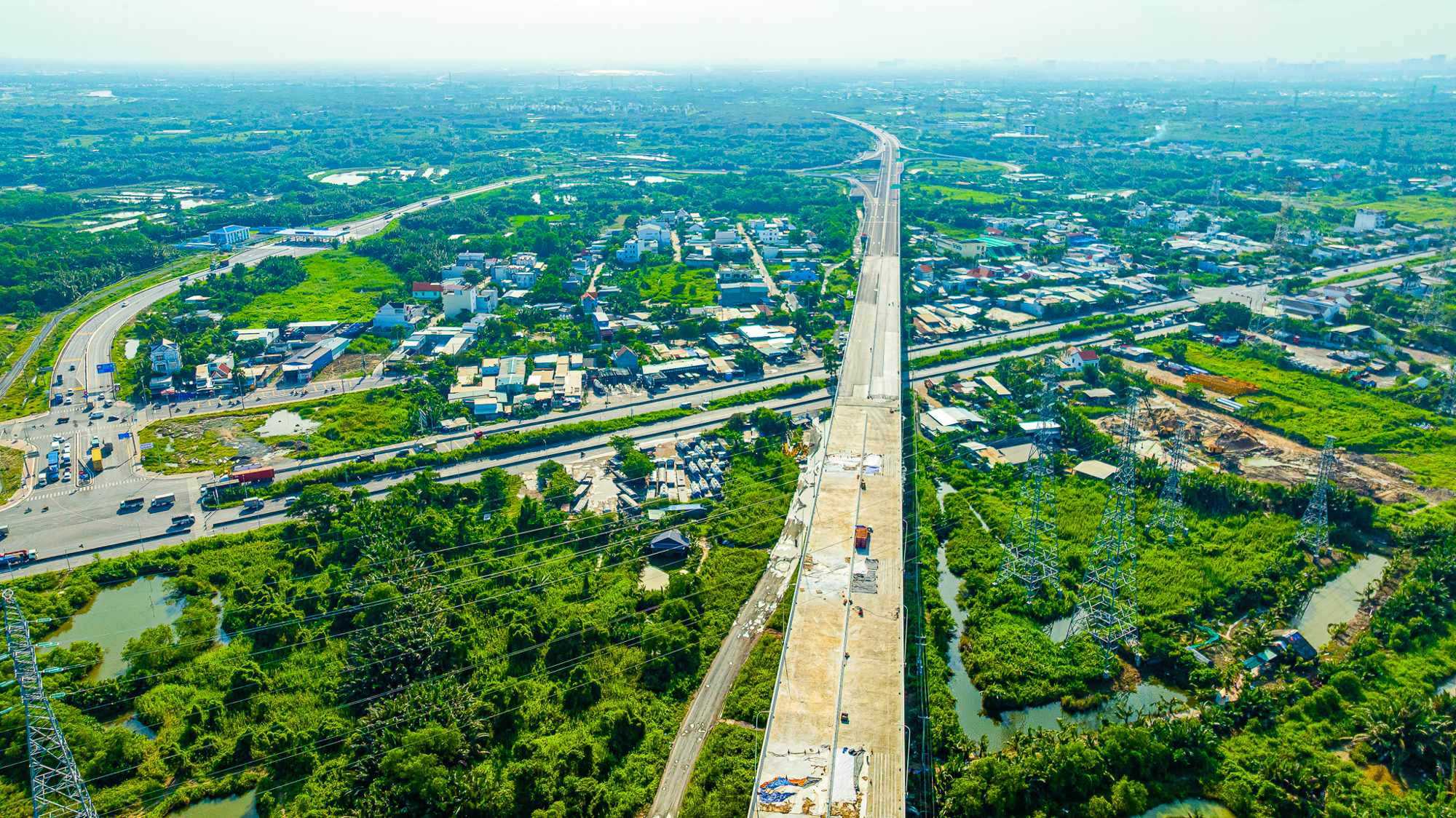 Ngắm cầu dây văng cao nhất Việt Nam sắp thông xe, siêu dự án 9 tỷ USD của tỷ phú Phạm Nhật Vượng được hưởng lợi - Ảnh 9