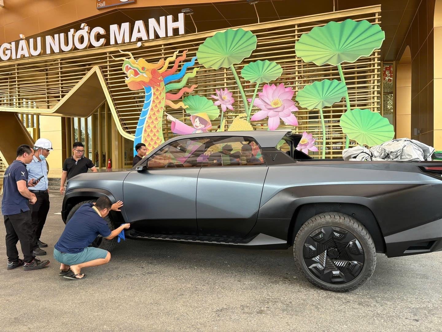 Bán tải điện VinFast VF Wild bất ngờ tái xuất: Một điểm khác hoàn toàn chiếc xe từng được trưng bày - Ảnh 8