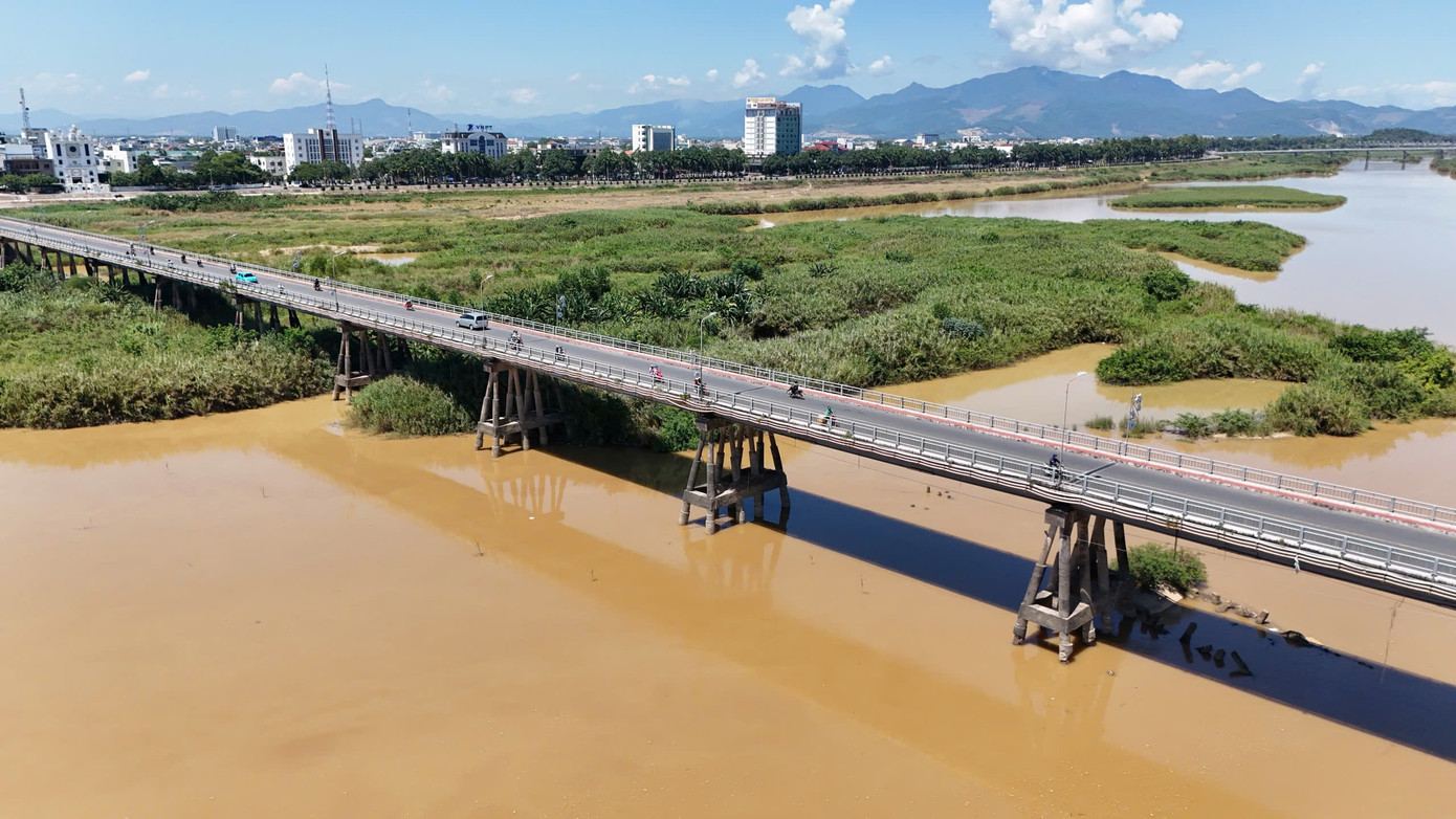 Cận cảnh cầu Trà Khúc 1 - biểu tượng 60 năm trước ngày được xây mới - Ảnh 2