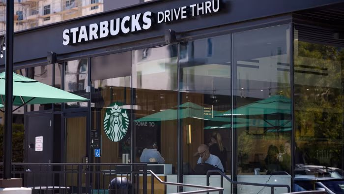 Starbucks từ bỏ mô hình cửa hàng nhận đặt online - Ảnh 5