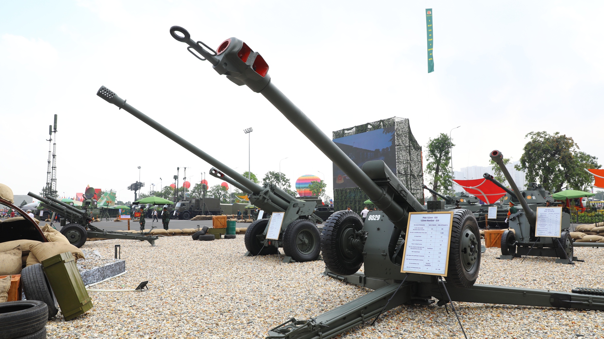 Lộ diện khí tài quân sự "bí ẩn" tại công trình top 10 thế giới: Là pháo mặt đất hạng nặng "made by Vietnam" - Ảnh 1