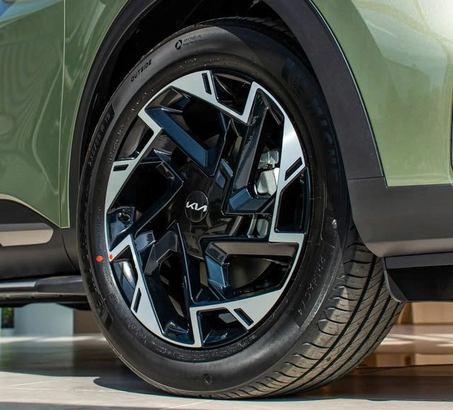 Đồng giá 919 triệu đồng, chọn Lynk & Co 01 bản 'base' hay Kia Sportage bản máy xăng 2.0L gần cao nhất - Ảnh 15