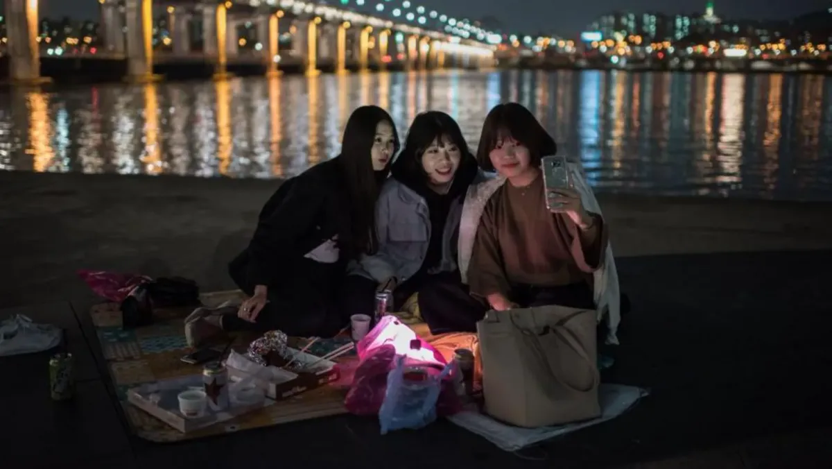 Hàn Quốc sẽ cấm điện thoại di động trong lớp học - Ảnh 2