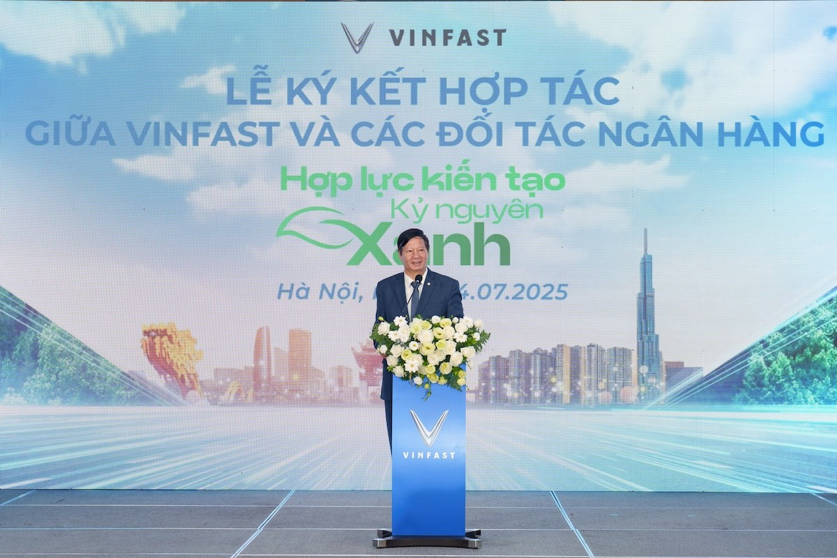 Vinfast và 12 ngân hàng, tổ chức tài chính chung tay hỗ trợ người dân Hà Nội chuyển sang xe điện - Ảnh 1