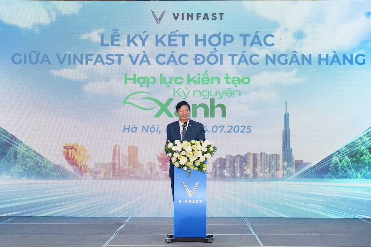 Người mua ô tô VinFast đăng ký biển Hà Nội sắp nhận loạt ưu đãi từ Vingroup và 12 đối tác tài chính - Ảnh 1