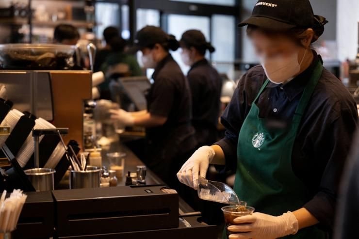 Cấm khách mang laptop vào quán tại Hàn Quốc, Starbucks bị người tiêu dùng phản ứng dữ dội - Ảnh 3