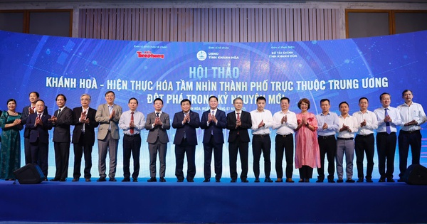 Lãnh đạo các Bộ, ngành, địa phương, các chuyên gia hàng đầu và đại diện các tập đoàn lớn VinGroup, Vietcombank, Techcombank, Gelex …cùng "đưa Khánh Hoà đột phá trong Kỷ nguyên mới"